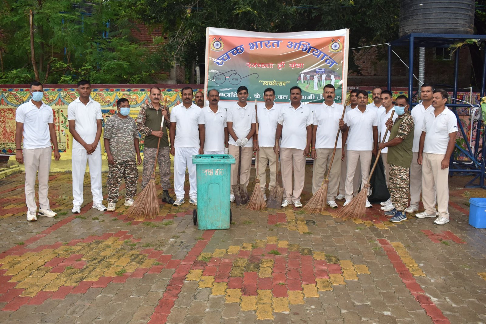 पितृपक्ष मेला को लेकर सीताकुंड में 47 बटालियन सीआरपीएफ ने चलाया स्वच्छता अभियान*