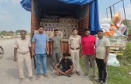 डीसीएम ट्रक से तीन सौ कार्टून विदेशी शराब बरामद, एक गिरफ्तार।