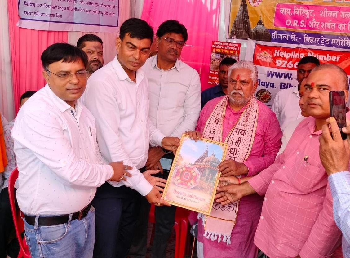 सेवा भाव के लिए तत्पर दिखे विधानसभा अध्यक्ष, तीर्थयात्रियों को पिलाई चाय
