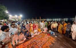 पितृ दीपावली पर पिंडदानियों ने दीये जलाकर पितरों के मार्ग को किया आलोकित, प्रसन्न दिखे पितृगण