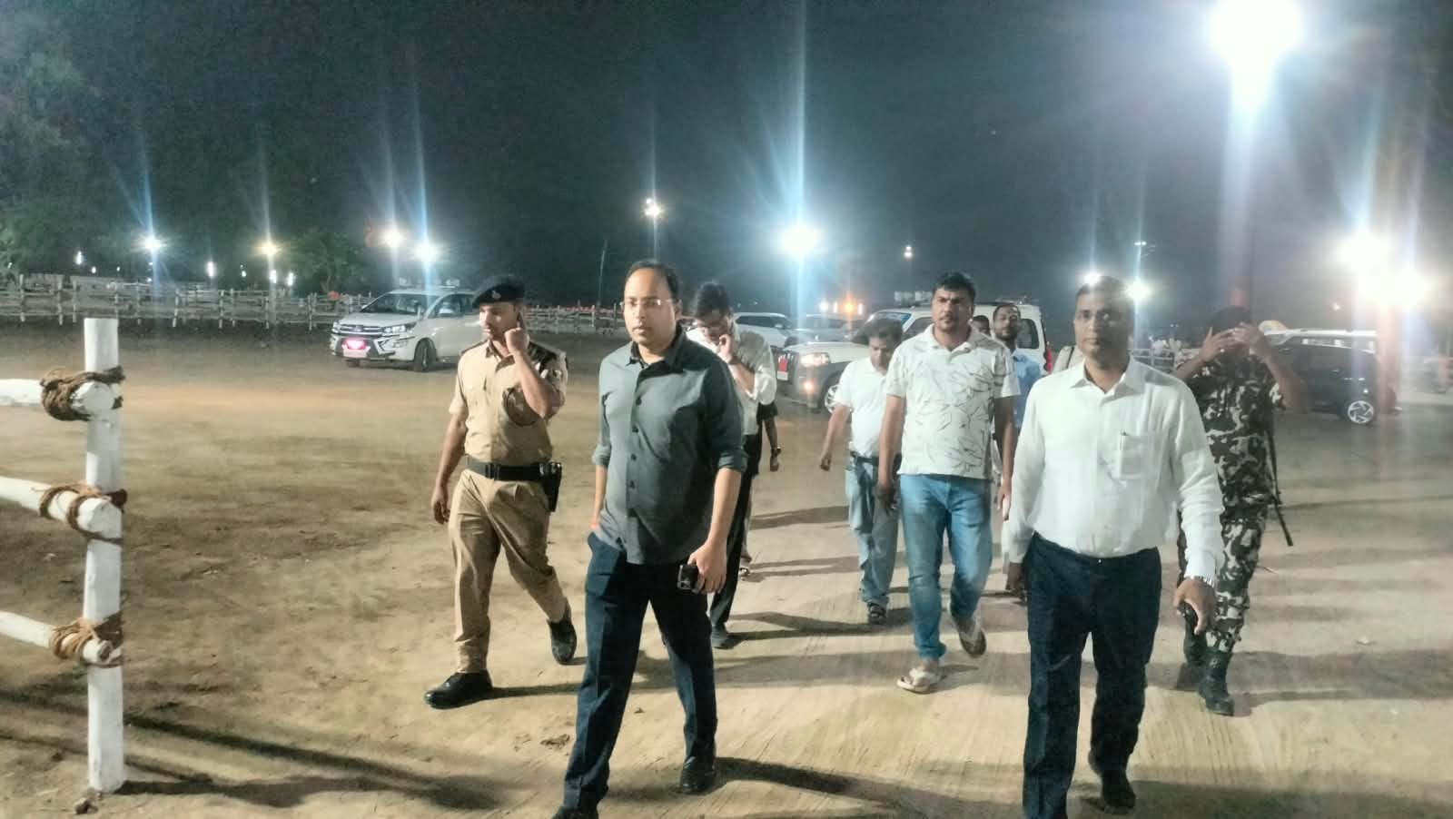 जिलाधिकारी ने देर रात्रि गांधी मैदान का किया निरीक्षण, रावण दहन कार्यक्रम की तैयारियों को हर हाल में आज पूर्ण करने का दिया निर्देश*
