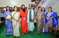 सीएम हेमंत के पैतृक गांव नेमरा पहुंचे बाबा रामदेव, रूपी सोरेन को दी श्रद्धांजलि